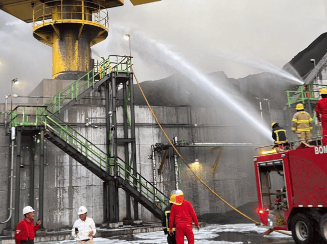 Sheinbaum explicó que el incendio en la refinería de Dos Bocas tardó de dos a dos horas y media en ser controlado. ESPECIAL/Pemex