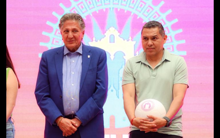 Ramón Morales, quien participó en dos Copas del Mundo, se dijo honrado de formar parte de la actividad, en la que se entregaron camisetas de la Selección Mexicana y balones oficiales. EL INFORMADOR / A. Navarro