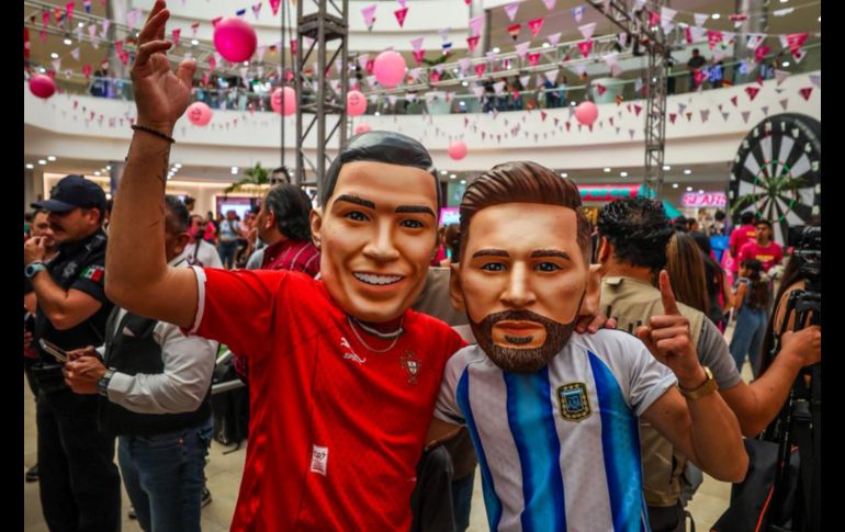 Entre risas, dinámicas deportivas y obsequios, se vivió un ambiente festivo en el que niñas y niños pudieron convivir con sus ídolos y disfrutar de un adelanto de lo que será la experiencia mundialista. EL INFORMADOR / A. Navarro