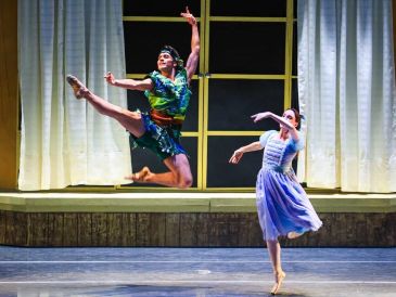 La puesta en escena convocó a más de 80 bailarines en el escenario. EL INFORMADOR/J. Acosta