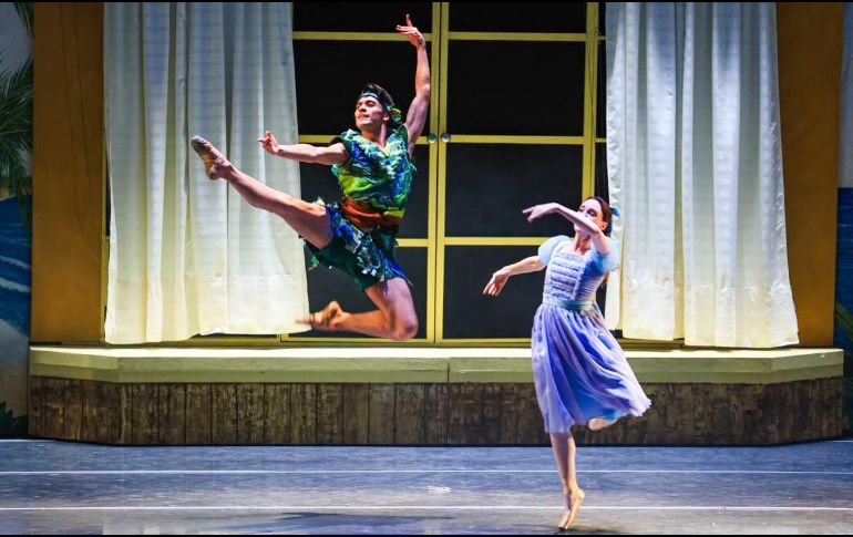 La puesta en escena convocó a más de 80 bailarines en el escenario. EL INFORMADOR/J. Acosta