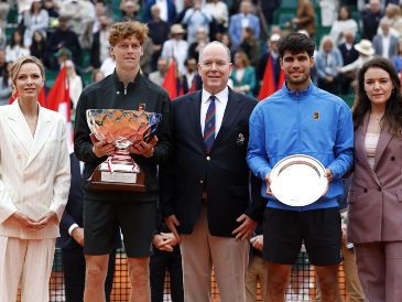 En el nuevo ranking publicado este lunes, Sinner se colocó 110 puntos por delante de Alcaraz, quien había sido número 1 desde noviembre. EFE  / ARCHIVO