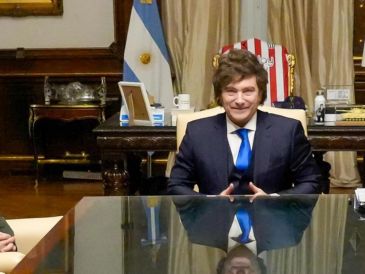 Milei también participará en la ceremonia anual de encendido de antorchas que se realiza en conmemoración de la mencionada efeméride. EFE/ Presidencia de Argentina