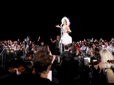 La intersección entre lo orquestal y lo electrónico ha transformado la pista del Sant Jordi en una gran rave. EFE/ C. Bertrand