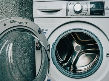 Con el aluminio, tu ropa podría salir menos arrugada y sin pelusa... ¡anímate! ESPECIAL/PXABAY