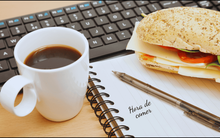 Las multas para los patrones que prohíban o limiten injustificadamente el tiempo de comida pueden ser severas. ESPECIAL / CANVA