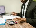 El SAT establece el 30 de abril como fecha límite para cumplir con esta obligación. PEXELS