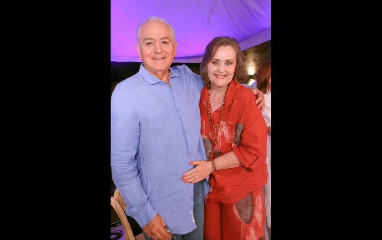 Chacho Vergara y Claudia Ricaud Heinecke. GENTE BIEN JALISCO / Reunión Prieto Vergara