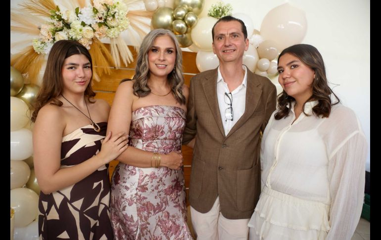 Ana Paula León, Viviana Padilla, Jorge León y María José León. GENTE BIEN JALISCO / Revista del 17 de abril 2026