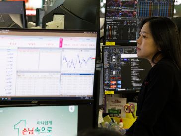 El Dow Jones fue el único indicador bursátil de la Bolsa de Nueva York que cerró a la baja. EFE/J. Heon-Kyun