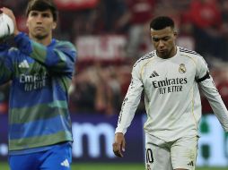 El Real Madrid volvió a estar en el centro de la conversación luego de su reciente derrota 2-1 frente al FC Bayern Munich. EFE / R. Wittek