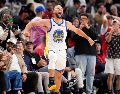 Stephen Curry terminó el encuentro con 35 puntos y 7 triples. AP/M. Terrill