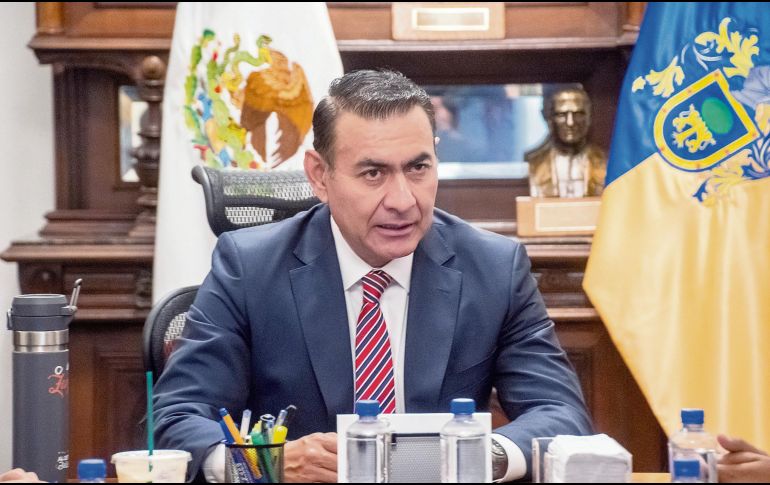 Salvador Zamora Zamora encabezó la reunión con conductores de plataformas. ESPECIAL