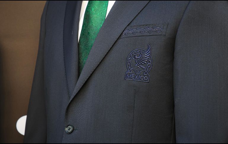 La representante de Calderoni detalló que el traje está realizado con una tela italiana con características especiales que permiten que se ciña con comodidad al cuerpo. EL INFORMADOR / ARCHIVO