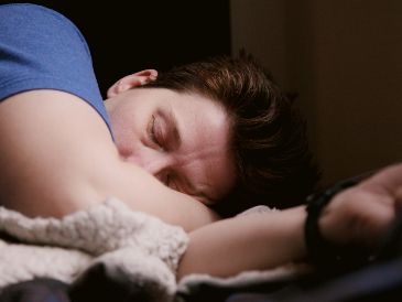 Udespertar con lágrimas es una invitación directa a escuchar lo que tu cuerpo comunica en silencio. NSPLASH / SHANE