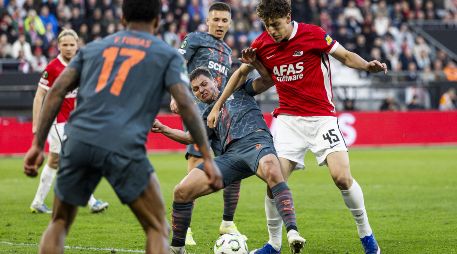 Mateo Chávez arrancó como titular en un encuentro donde él y sus compañeros necesitaban una actuación casi perfecta para aspirar a la remontada. EFE / K. van Weel