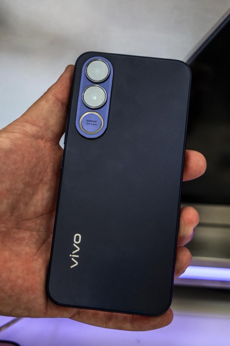 La marca VIVO presentó este viernes dos nuevos modelos de smartphone: el V70 y EL V70 Fashion Edition (FE).  EL INFORMADOR / A. NAVARRO &nbsp;
