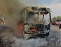 Elementos de bomberos acudieron rápidamente al sitio para controlar la emergencia. ESPECIAL