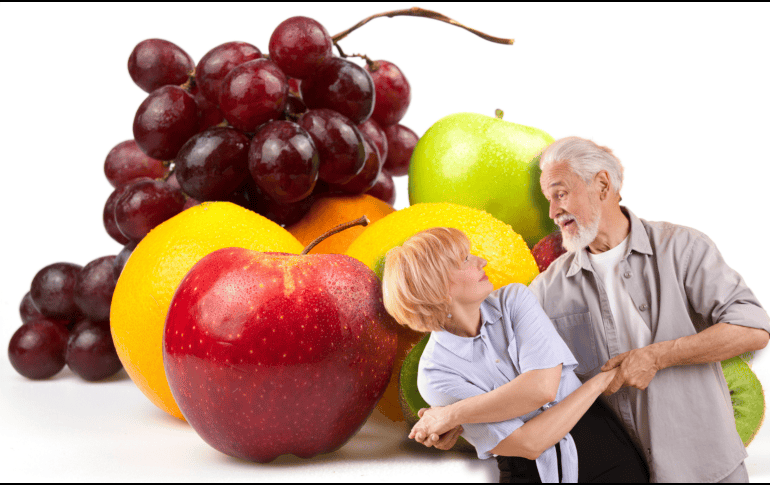 Muchas frutas pueden formar parte de una alimentación saludable sin disparar tu glucosa, especialmente cuando se consumen enteras y en porciones moderadas. CANVA