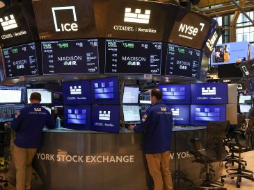 La reapertura del estrecho de Ormuz de este viernes, que quizá sea sólo temporal, es hasta ahora la señal más clara para el optimismo en Wall Street. EFE/S. Yenesel