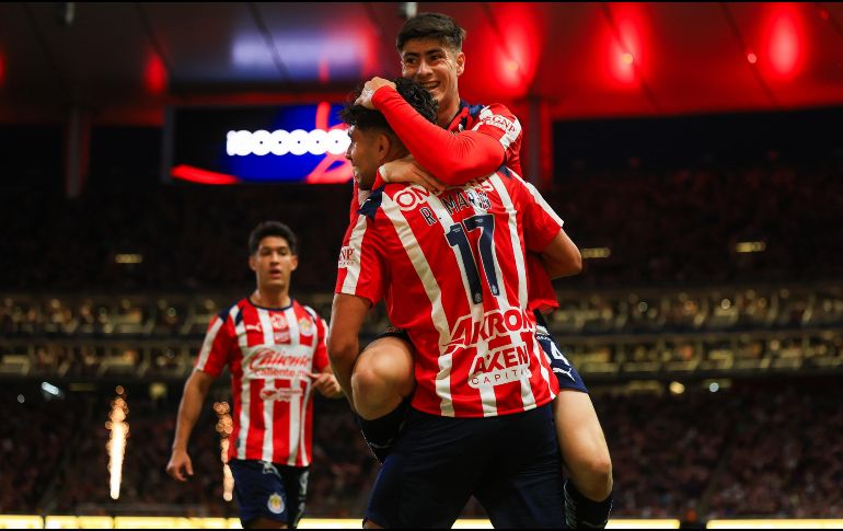 Chivas reafirmó su fortaleza como local: suma más de 200 días sin perder en casa y alcanzó los 12 partidos invicto en el Akron. EL INFORMADOR/ J. ACOSTA.