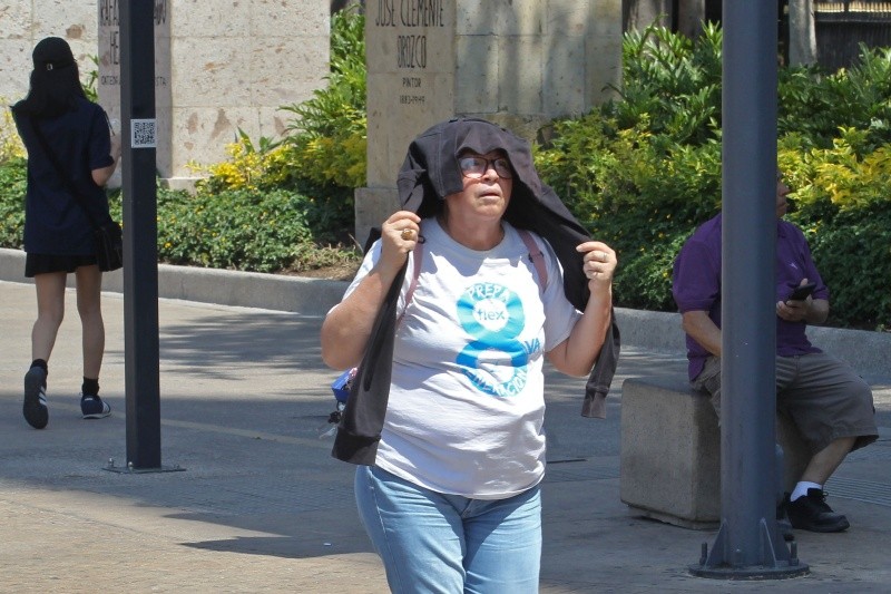 Piden ajustar los horarios de tus actividades deportivas, paseos familiares o compras recreativas para evitar exponerte a un peligroso golpe de calor. EL INFORMADOR / ARCHIVO