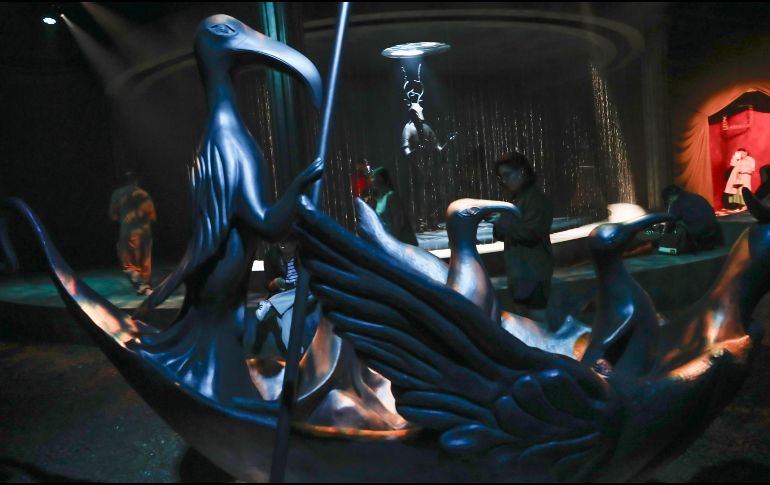 La luz, los olores y sonidos son meramente un escenario que rinde homenaje a Leonora. EFE/M. Guzmán