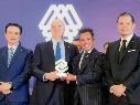 Luis Aranguren Tréllez recibió de manos del gobernador Pablo Lemus el Premio a la Trascendencia Empresarial “Carlos Gutiérrez Nieto”. EL INFORMADOR/ A. Navarro