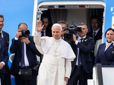 El Papa León XIV Lamentó que "nos enfrentamos a cuestiones que sacuden los cimientos de la experiencia humana". EFE/ Jose Sena Goulao