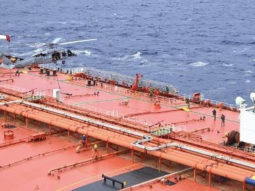 Fuerzas de Estados Unidos interceptaron y abordaron el buque cisterna M/T Tifani, sancionado y vinculado a Irán en la zona del Indopacífico. EFE/Departamento de Guerra de EU