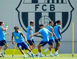 Lamine Yamal y otros jugadores del Barcelona entrenan en la Ciudad Deportiva Joan Gamper para el partido contra el Celta. EFE/A. García