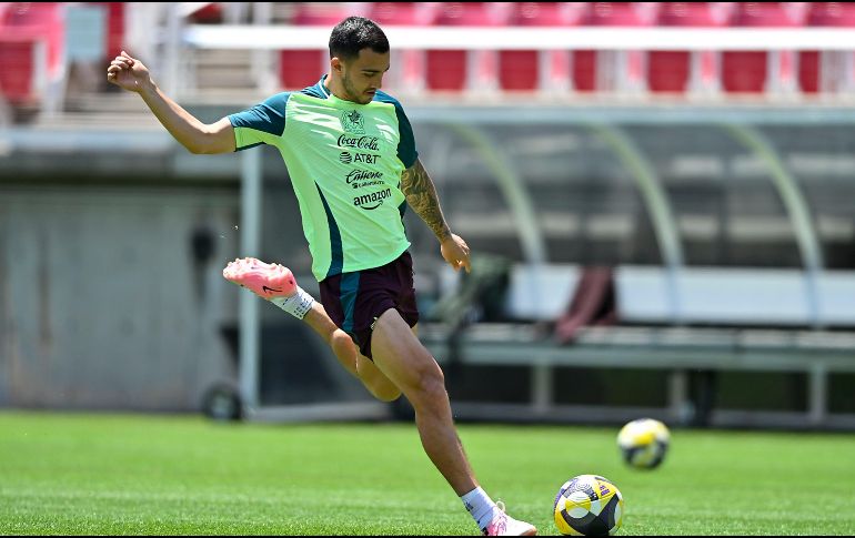 LUIS CHÁVEZ. Tras una ausencia que se prolongó por 304 días, el mediocampista volvió a pisar el césped en una competición oficial. IMAGO7