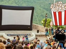 Del 23 al 26 de abril, el proyecto Cinemalive llevará funciones de cine al aire libre a distintos puntos de la Zona Metropolitana de Guadalajara, convirtiendo espacios públicos en grandes pantallas para el disfrute de chicos y grandes. FACEBOOK / Cinema Live Guadalajara