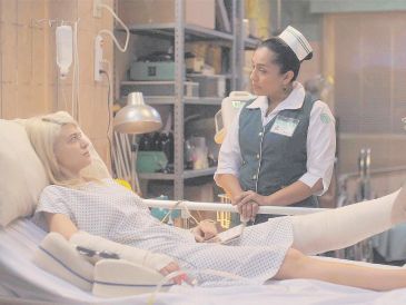 En la escena se ve a las actrices Max Reeves y Adriana Paz. CORTESÍA