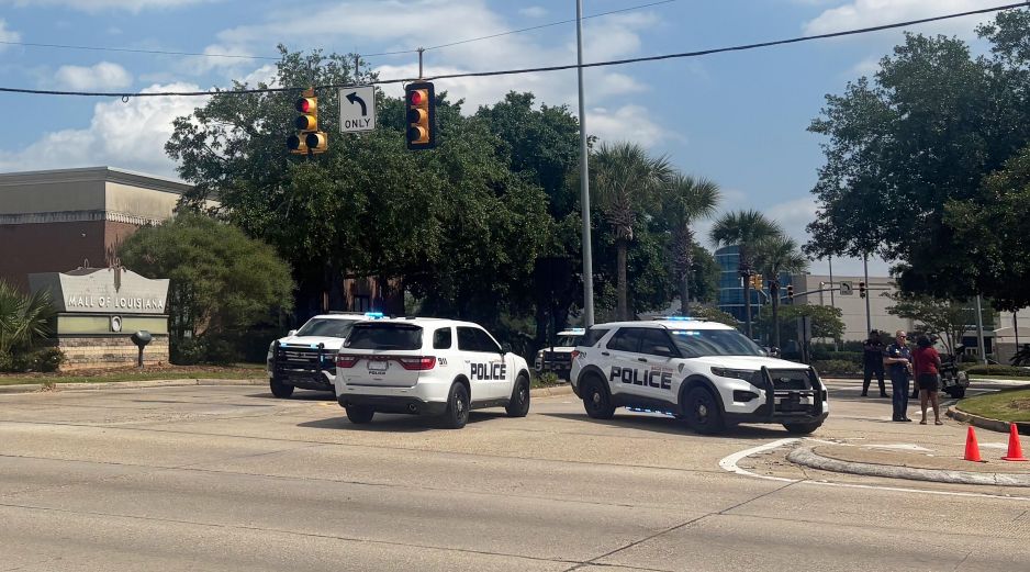 Autoridades mantienen bajo resguardo el centro comercial mientras se investiga lo ocurrido. AP/S. Cline