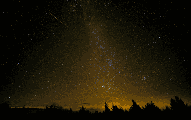 El radiante de la lluvia de meteoritos se encuentra en la constelación de Lira, cerca de su estrella más brillante, Vega. CANVA