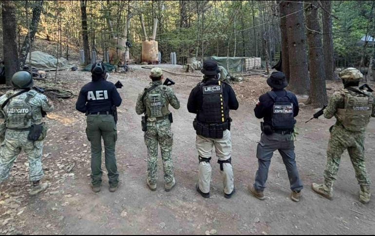 Los dos agentes estadounidenses que fallecieron la madrugada del domingo en un accidente carretero en Chihuahua trabajaban para la CIA y participaron en el desmantelamiento de un laboratorio de narcóticos en la zona. SUN