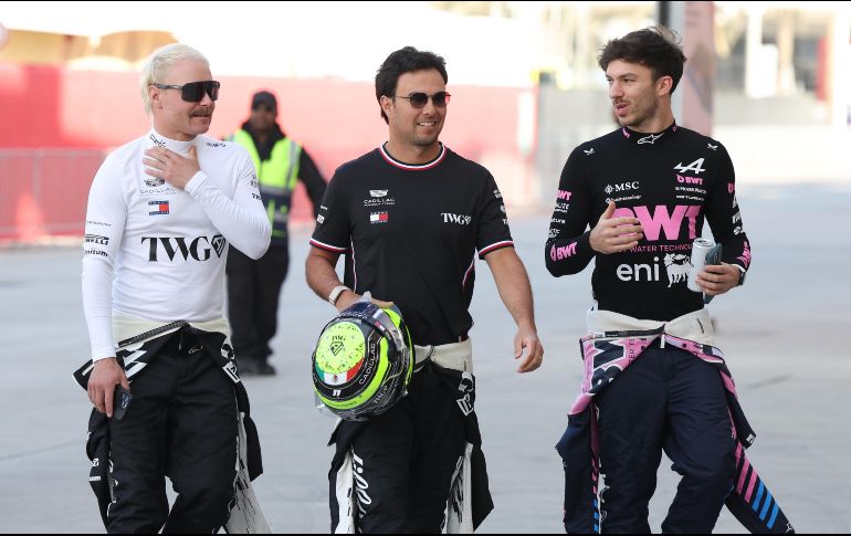 Valtteri Bottas, Sergio Pérez y Pierre Gasly. Los pilotos han tenido opiniones encontradas sobre el nuevo reglamento de la Fórmula 1. AP/Archivo