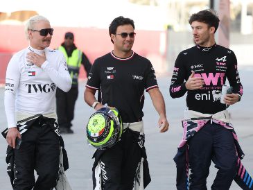 Valtteri Bottas, Sergio Pérez y Pierre Gasly. Los pilotos han tenido opiniones encontradas sobre el nuevo reglamento de la Fórmula 1. AP/Archivo