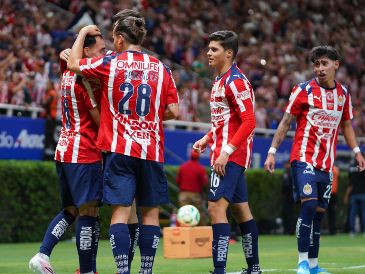 Si Chivas de Guadalajara cae al segundo lugar general, su camino hacia el título podría cruzarse prematuramente con rivales de mayor jerarquía. Imago7 / ARCHIVO