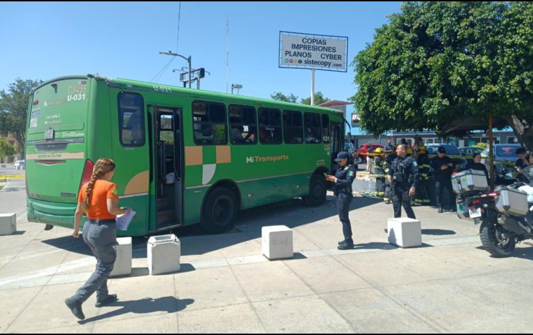 Antonio Hernández Escoto, oficial de Bomberos de Guadalajara, explicó que la persona al frente del volante falleció. ESPECIAL