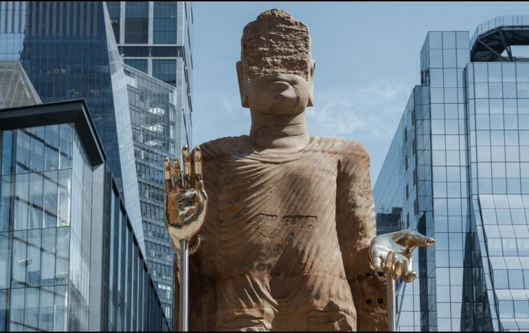 La estatua del artista Tuan Andrew Nguyen se presenta como la más reciente obra encargada para el High Line. EFE/O. Fedorova