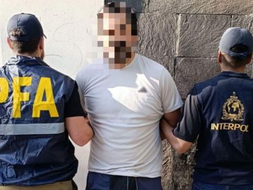 Fernando "N" tuvo su primera audiencia en Argentina este viernes 24 de abril del 2026; debe responder por el uso de documentos falsos para viajar. ESPECIAL