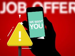 Los ciberdelincuentes utilizan anuncios engañosos en redes sociales, páginas web fraudulentas o incluso intermediarios falsos con el objetivo de reclutar personas que buscan empleo, esto, aprovechándose del Mundial 2026. ESPECIAL / CANVA
