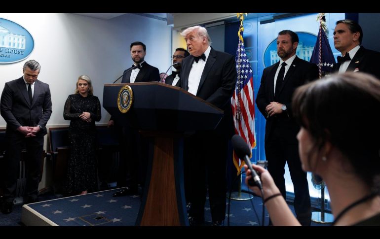 Donald Trump ofrece una conferencia en la Casa Blanca luego del incidente de seguridad ocurrido en la cena de la Asociación de Corresponsales. EFE/W. Oliver