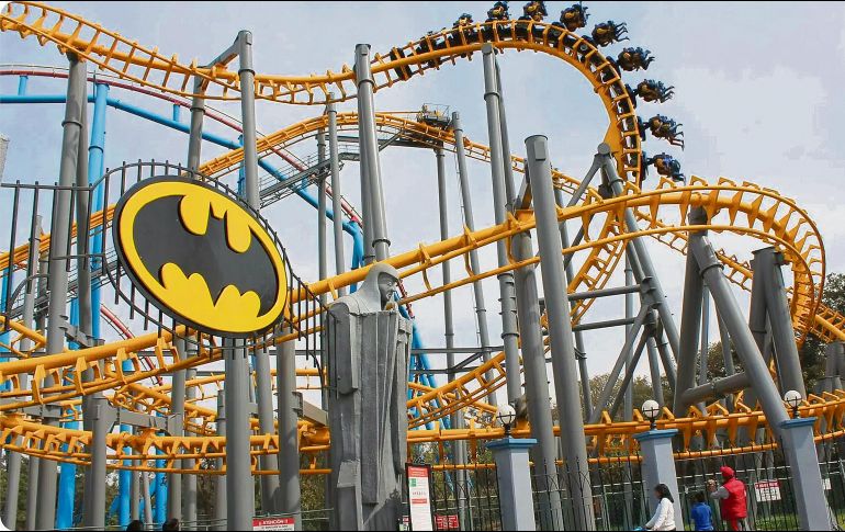 Six Flags. Parque de diversión en la Ciudad de México; destaca su montaña rusa “Batman: The Ride”. ESPECIAL
