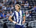 Sergio Canales se despide de la afición de los Rayados de Monterrey tras su llegada al equipo en el Torneo Apertura 2023. IMAGO7