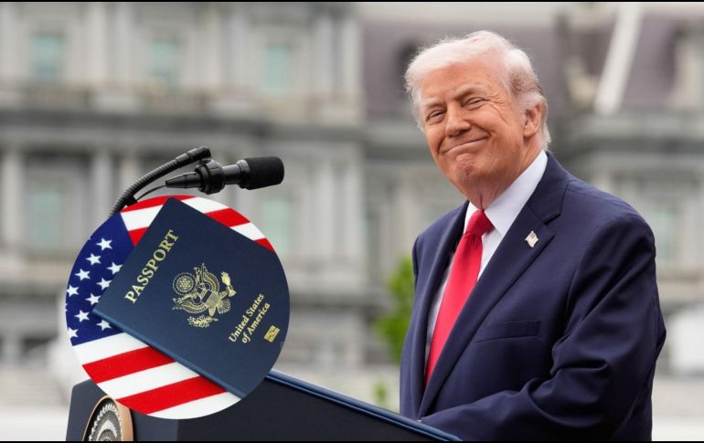 El rostro de Donald Trump aparecerán en nuevos pasaportes conmemorativos junto a símbolos históricos de Estados Unidos. EFE/Y. Gripas/ESPECIAL