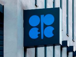 El logotipo de la Organización de Países Exportadores de Petróleo (OPEP) se ve en el exterior de la sede de la OPEP en Viena, Austria. AP/ARCHIVO