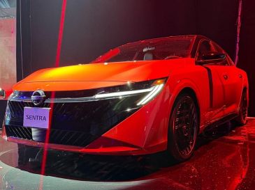 Del nuevo Versa destacan su Monitor Inteligente de Visión Periférica con Detección de Objetos en Movimiento, Sistema de Audio Premium BOSE y 17 Tecnologías de Asistencia. X/Nissan_mx